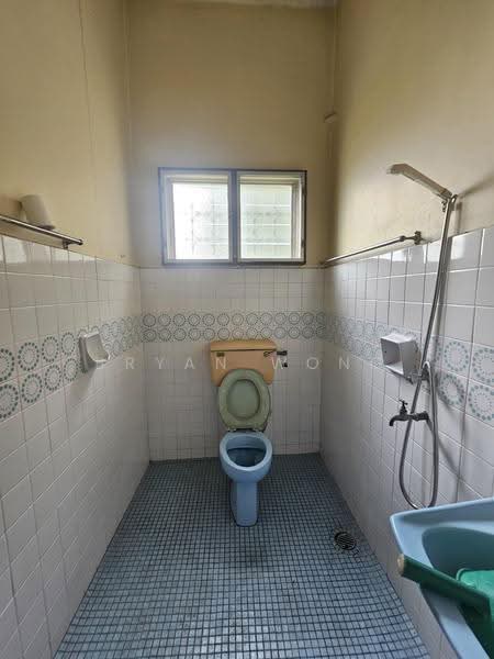 Semi-Detached House for Sale in Damansara Jaya (Petaling Jaya) - Bryan Wong - Bathroom - PropertyGuru.com.my