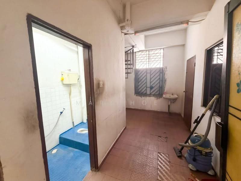 Shop for Rent in Taman Universiti (Skudai) - Mars Hoe - Bathroom - PropertyGuru.com.my