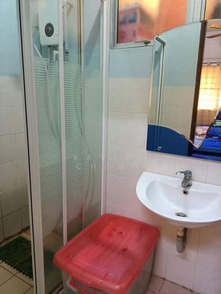 Rumah Teres untuk Dijual di Taman Puncak Jalil (Seri Kembangan) - Xavier Chong - Bathroom - PropertyGuru.com.my
