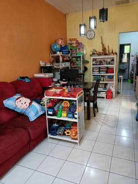 Rumah Teres untuk Dijual di Taman Puncak Jalil (Seri Kembangan) - Xavier Chong - Living Room - PropertyGuru.com.my