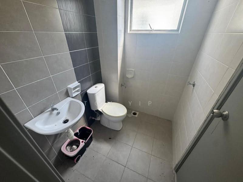 2-storey Terraced House for Sale in Saujana Rawang (Rawang) - Tom Yip - Bathroom - PropertyGuru.com.my