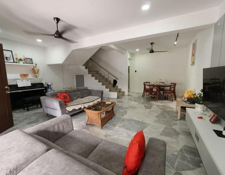 2-storey Terraced House for Sale in Bandar Indahpura (Kulai) - Zoey Lee - Living Room - PropertyGuru.com.my