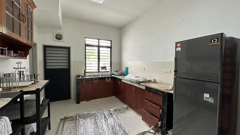 2-storey Terraced House for Sale in Saujana Rawang (Rawang) - Tom Yip - Kitchen - PropertyGuru.com.my