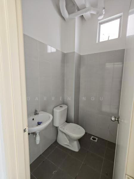 Pangsapuri untuk Dijual di Seri Molek Perdana - Darren Ngu - Bathroom - PropertyGuru.com.my