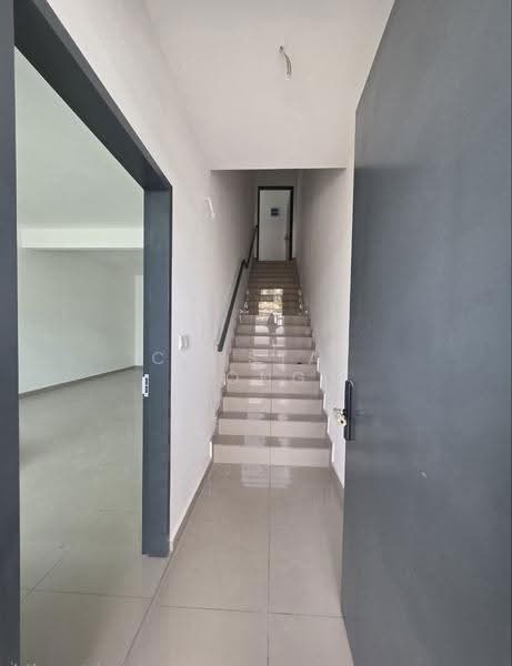Rumah Teres 2-Tingkat untuk Dijual di Bandar Dato Onn (Tebrau) - Crystal Kong - Entrance - PropertyGuru.com.my