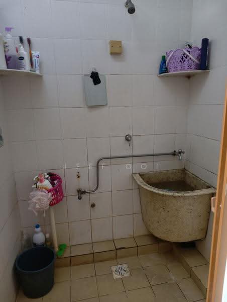Pangsapuri untuk Dijual di Sri Aman Block C (Sri Aman Block 1 & 3) - Jeff Ooi - Bathroom - PropertyGuru.com.my