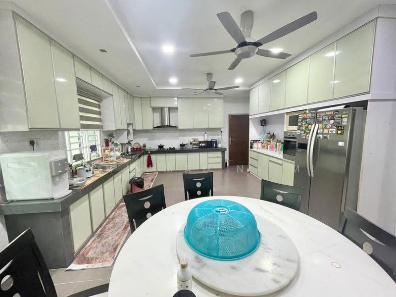 Bungalow House for Sale in Kampung Binjai (Binjai) - Muhammad Najmi - Kitchen - PropertyGuru.com.my