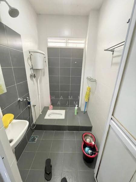 Bungalow House for Sale in Kampung Binjai (Binjai) - Muhammad Najmi - Bathroom - PropertyGuru.com.my