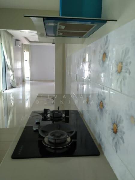 Semi-Detached House for Sale in Telok Panglima Garang (Selangor) - Tivagar Polanippan - Kitchen - PropertyGuru.com.my
