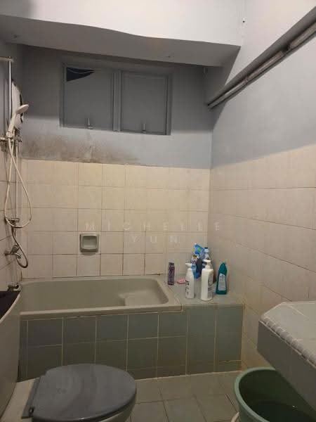 Kondominium untuk Dijual di Sri Pelangi Condominiums - Michelle Yun - Bathroom - PropertyGuru.com.my