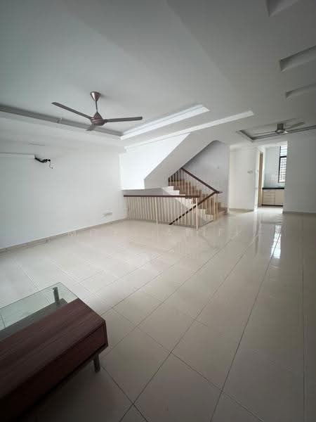 Rumah Teres 2.5-Tingkat untuk Disewa di Taman Saujana Ampang (Ampang) - Mohd Afifi - Living Room - PropertyGuru.com.my