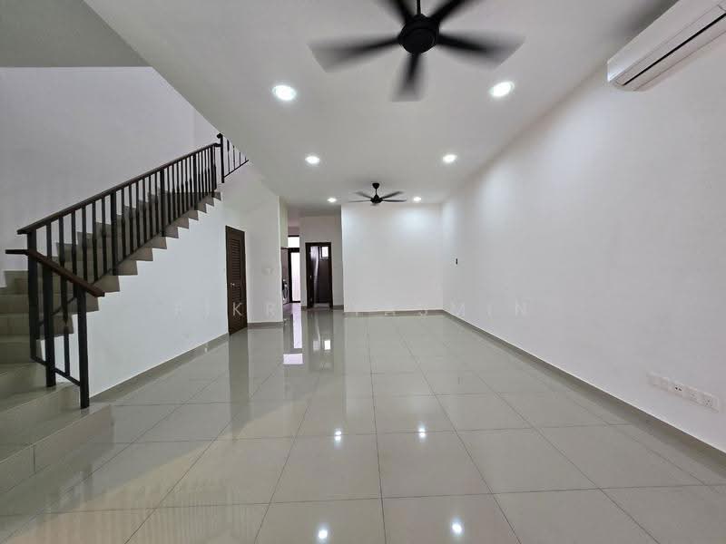 2-storey Terraced House for Rent in Setia Safiro (Cyberjaya) - Fikri Yasmin - Living Room - PropertyGuru.com.my