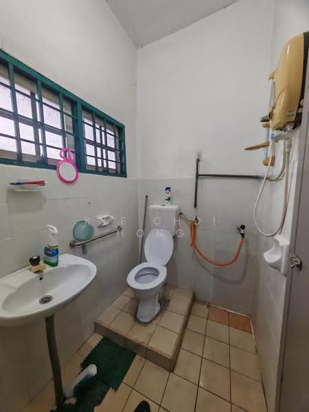 Rumah Teres 2-Tingkat untuk Dijual di Seri Manjung (Perak) - Kee Choi Hong - Bathroom - PropertyGuru.com.my
