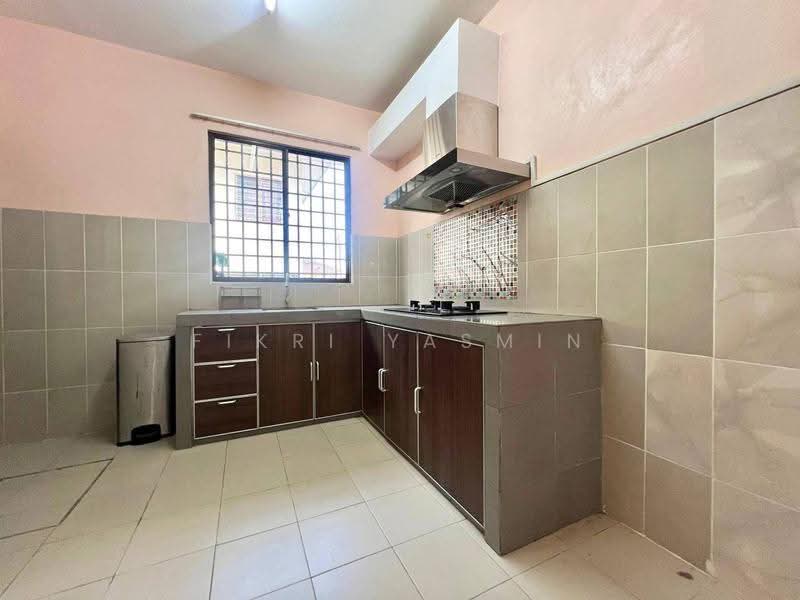 2-storey Terraced House for Sale in Lestari Putra (Seri Kembangan) - Fikri Yasmin - PropertyGuru.com.my