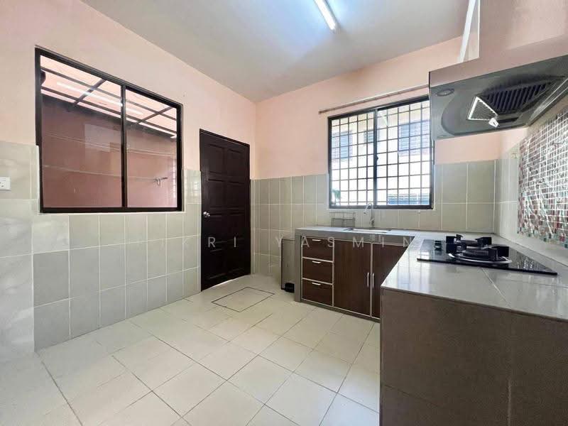2-storey Terraced House for Sale in Lestari Putra (Seri Kembangan) - Fikri Yasmin - PropertyGuru.com.my