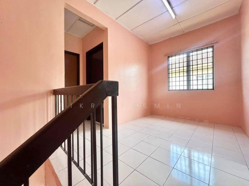 2-storey Terraced House for Sale in Lestari Putra (Seri Kembangan) - Fikri Yasmin - PropertyGuru.com.my