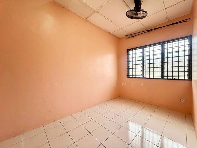 2-storey Terraced House for Sale in Lestari Putra (Seri Kembangan) - Fikri Yasmin - PropertyGuru.com.my