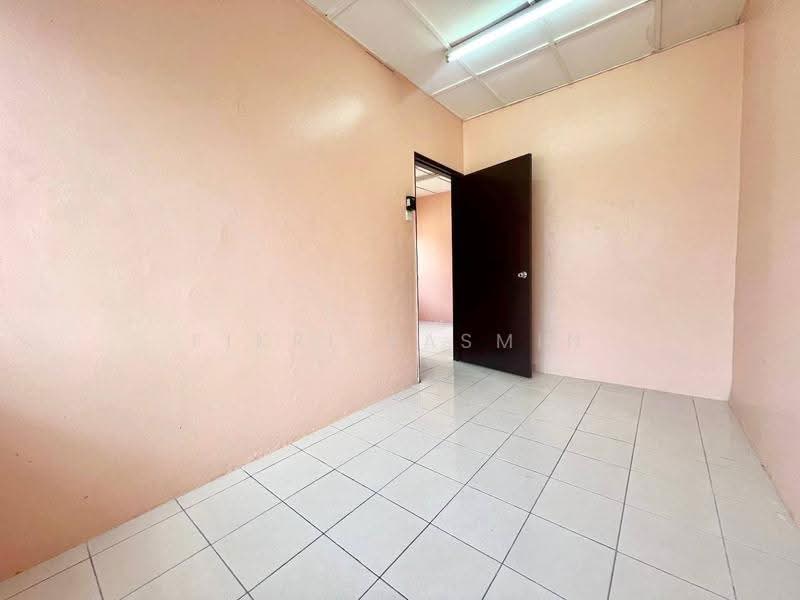 2-storey Terraced House for Sale in Lestari Putra (Seri Kembangan) - Fikri Yasmin - PropertyGuru.com.my
