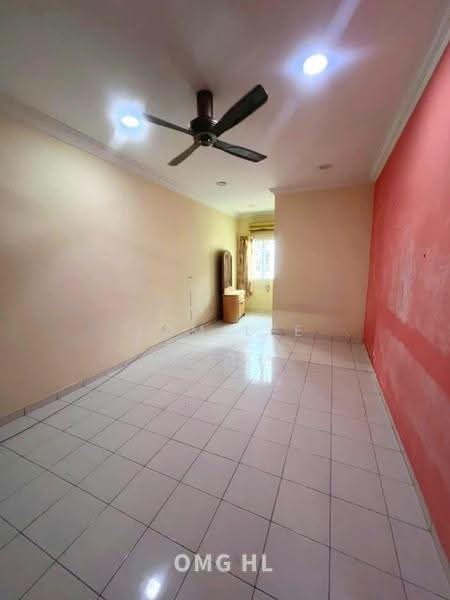 2-storey Terraced House for Sale in Bandar Bukit Tinggi (Klang) - Tom Lee - Living Room - PropertyGuru.com.my