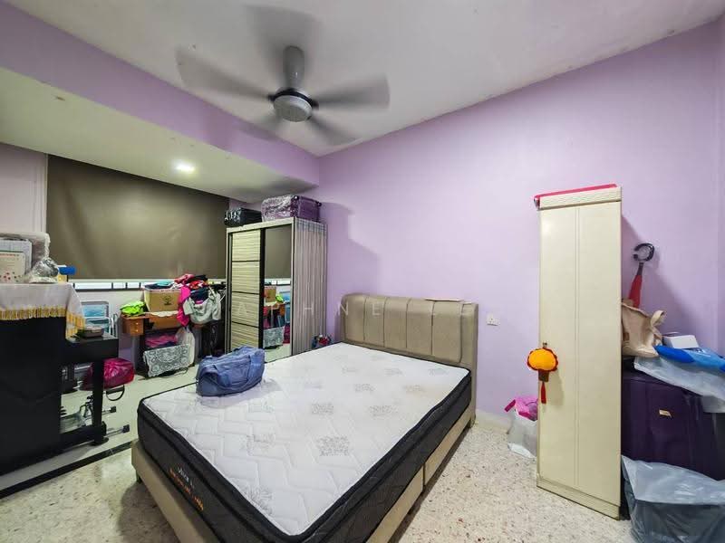 2-storey Terraced House for Sale in Taman Molek (Johor Bahru) - Daphne Lee - Bedroom - PropertyGuru.com.my