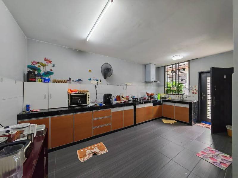 2-storey Terraced House for Sale in Taman Molek (Johor Bahru) - Daphne Lee - Kitchen - PropertyGuru.com.my