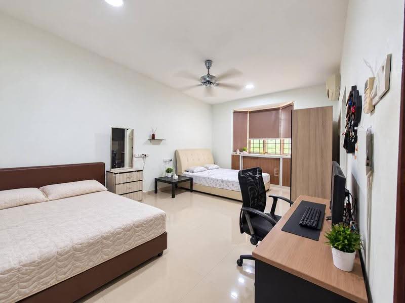 2-storey Terraced House for Sale in Taman Molek (Johor Bahru) - Daphne Lee - Bedroom - PropertyGuru.com.my
