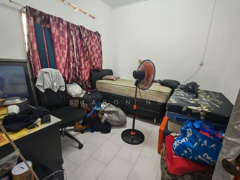 Rumah Teres 1-Tingkat untuk Dijual di Taman Ungku Tun Aminah (Skudai) - Sharon Ng - Bedroom - PropertyGuru.com.my