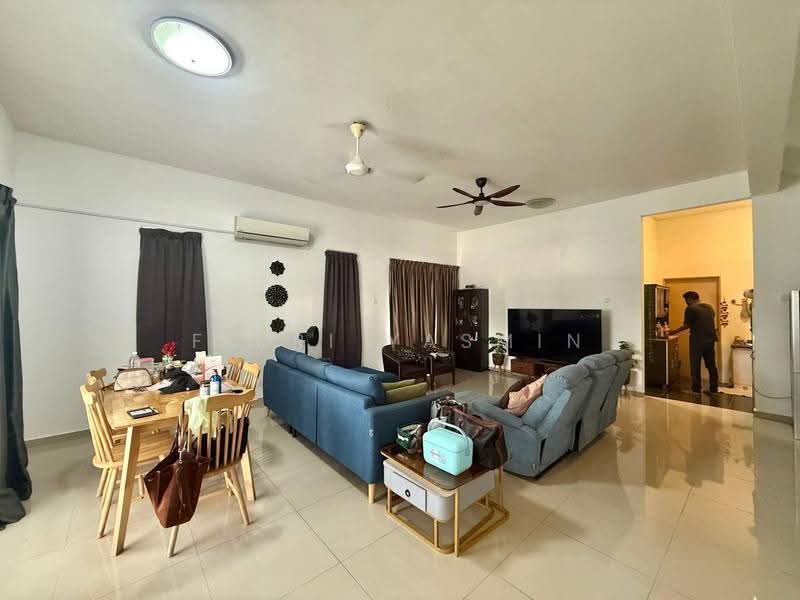 Rumah Teres 2-Tingkat untuk Dijual di Bandar Saujana Putra (Tanjong Duabelas) - Fikri Yasmin - Living Room - PropertyGuru.com.my