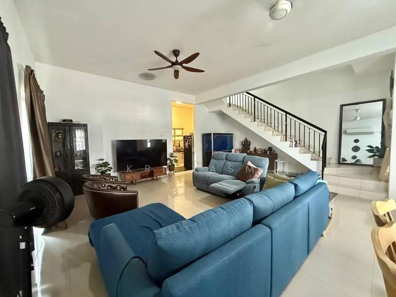 Rumah Teres 2-Tingkat untuk Dijual di Bandar Saujana Putra (Tanjong Duabelas) - Fikri Yasmin - Living Room - PropertyGuru.com.my