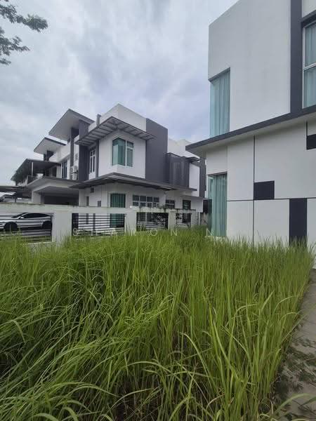 Semi-Detached House for Sale in Nusa Duta (Iskandar Puteri (Nusajaya)) - Sharon Ng - Exterior - PropertyGuru.com.my