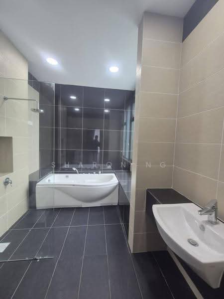 Semi-Detached House for Sale in Nusa Duta (Iskandar Puteri (Nusajaya)) - Sharon Ng - Bathroom - PropertyGuru.com.my