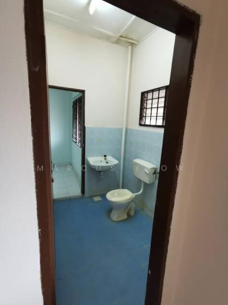 Rumah Teres 2-Tingkat untuk Disewa di Taman Bukit Kepayang (Bukit Kepayang) - Marcus Yeow - Bathroom - PropertyGuru.com.my
