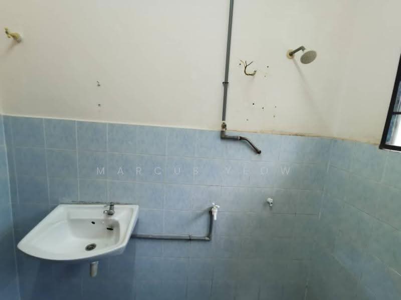 Rumah Teres 2-Tingkat untuk Disewa di Taman Bukit Kepayang (Bukit Kepayang) - Marcus Yeow - Bathroom - PropertyGuru.com.my