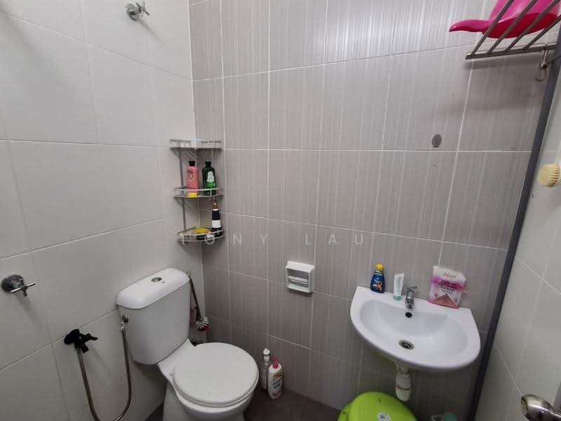 Rumah Berkembar untuk Dijual di Petaling Jaya (Selangor) - Tony Lau - Bathroom - PropertyGuru.com.my