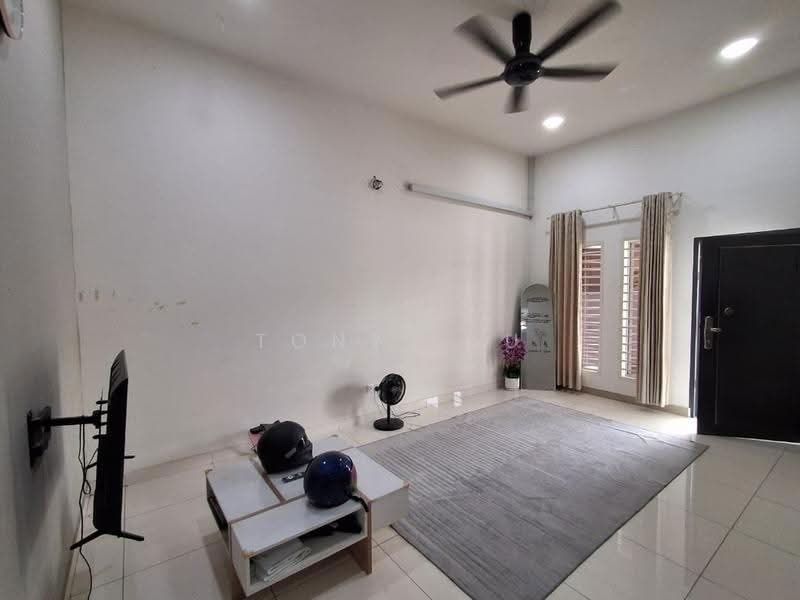 Rumah Berkembar untuk Dijual di Petaling Jaya (Selangor) - Tony Lau - Living Room - PropertyGuru.com.my