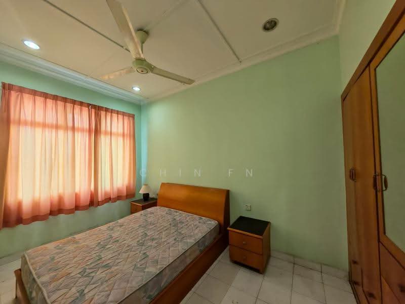 Pangsapuri untuk Dijual di Pangsapuri Mata Kuching - CHIN FN - Bedroom - PropertyGuru.com.my