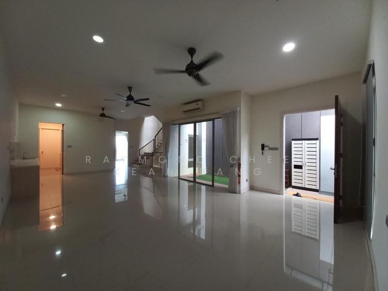 3-storey Terraced House for Sale in Bandar Putra Permai (Seri Kembangan) - Raymond Chee Kean Pang - PropertyGuru.com.my