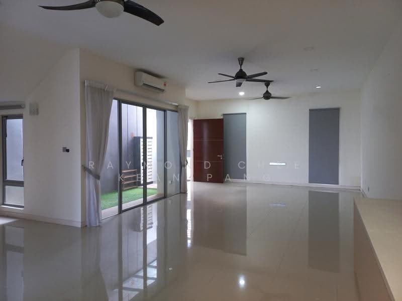 3-storey Terraced House for Sale in Bandar Putra Permai (Seri Kembangan) - Raymond Chee Kean Pang - PropertyGuru.com.my