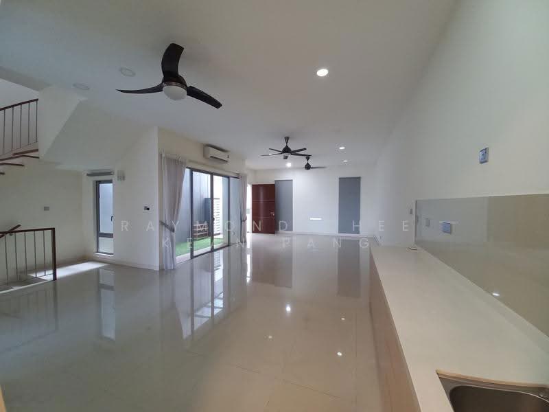 3-storey Terraced House for Sale in Bandar Putra Permai (Seri Kembangan) - Raymond Chee Kean Pang - PropertyGuru.com.my