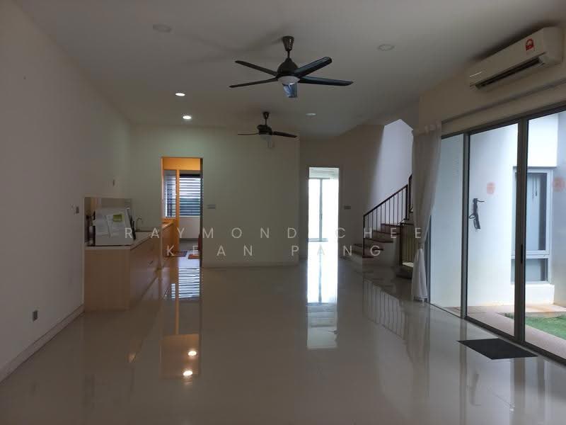 3-storey Terraced House for Sale in Bandar Putra Permai (Seri Kembangan) - Raymond Chee Kean Pang - PropertyGuru.com.my