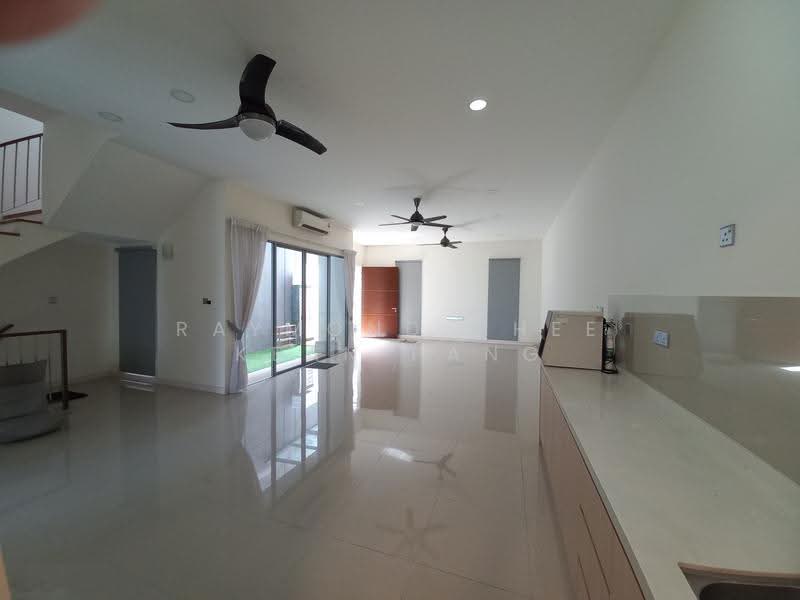 3-storey Terraced House for Sale in Bandar Putra Permai (Seri Kembangan) - Raymond Chee Kean Pang - PropertyGuru.com.my
