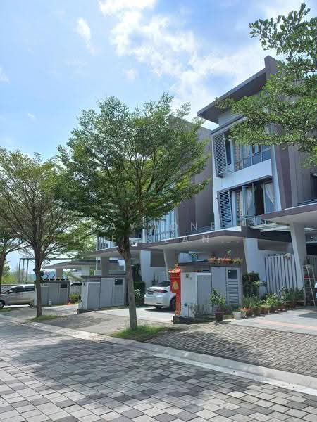 3-storey Terraced House for Sale in Bandar Putra Permai (Seri Kembangan) - Raymond Chee Kean Pang - PropertyGuru.com.my