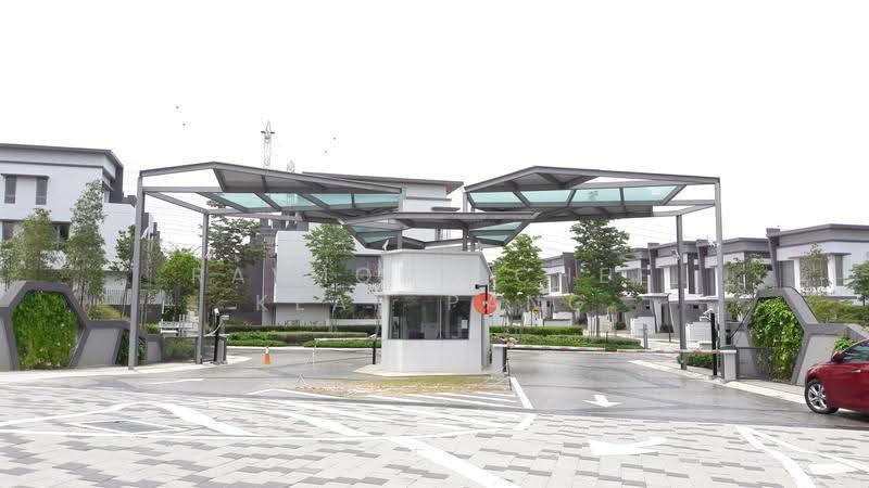 3-storey Terraced House for Sale in Bandar Putra Permai (Seri Kembangan) - Raymond Chee Kean Pang - PropertyGuru.com.my