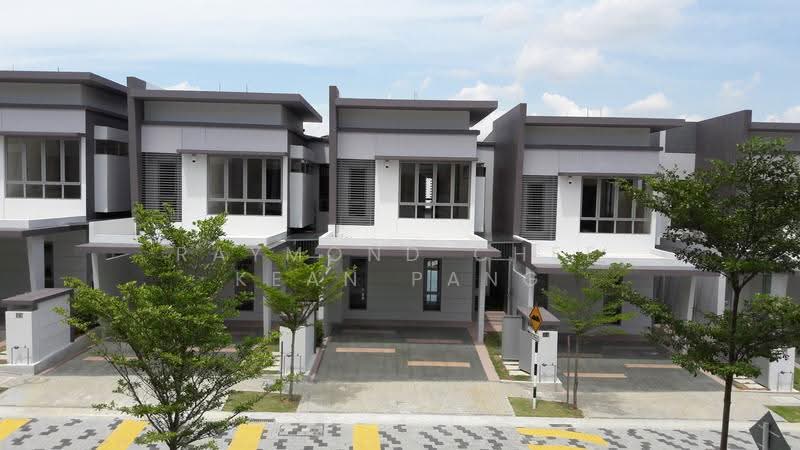 3-storey Terraced House for Sale in Bandar Putra Permai (Seri Kembangan) - Raymond Chee Kean Pang - PropertyGuru.com.my