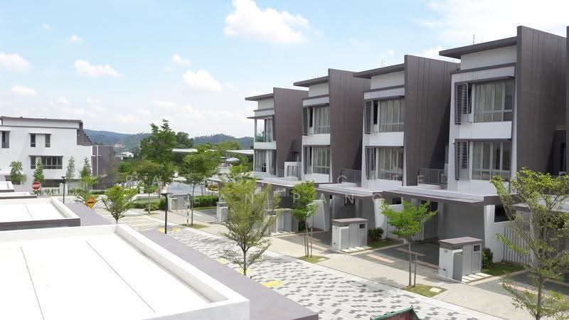 3-storey Terraced House for Sale in Bandar Putra Permai (Seri Kembangan) - Raymond Chee Kean Pang - PropertyGuru.com.my