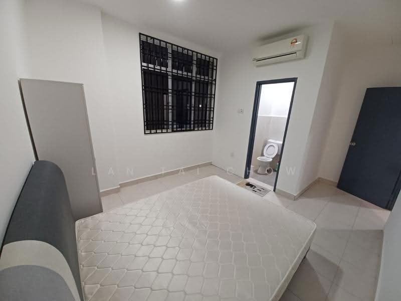Terraced House for Rent in Taman Mengkibol (Kluang) - Lan Tai Chow - Bedroom - PropertyGuru.com.my