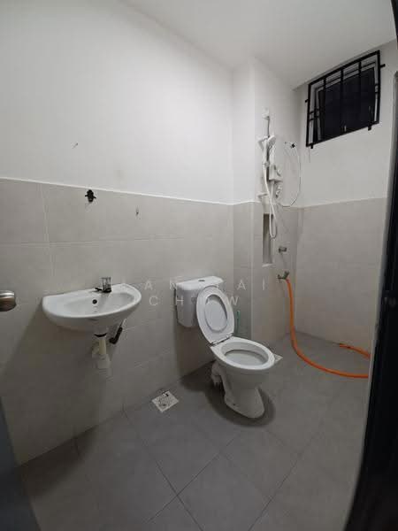 Terraced House for Rent in Taman Mengkibol (Kluang) - Lan Tai Chow - Bathroom - PropertyGuru.com.my