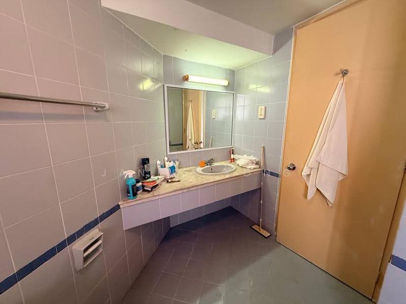 Condominium for Rent at The Straits View Condominium - Janice Yong - Bathroom - PropertyGuru.com.my
