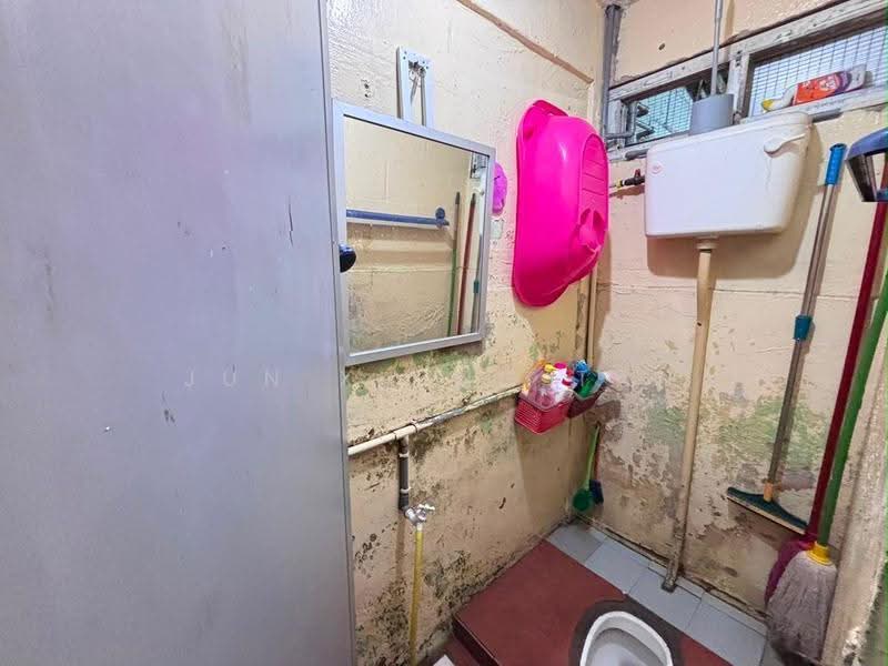 Rumah Teres 2-Tingkat untuk Dijual di Taman Plentong Baru (Masai) - Jun Xiong Tan - Bathroom - PropertyGuru.com.my