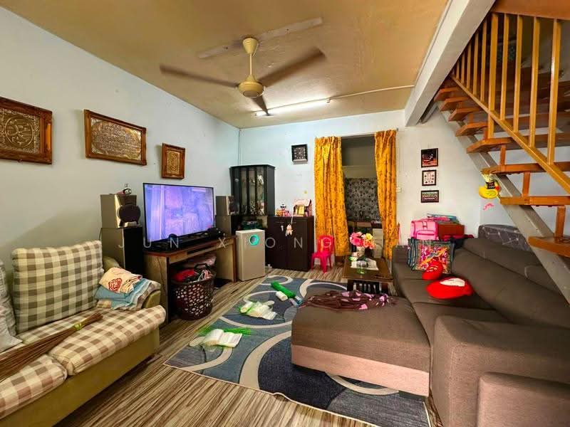 Rumah Teres 2-Tingkat untuk Dijual di Taman Puteri Wangsa (Ulu Tiram) - Jun Xiong Tan - Living Room - PropertyGuru.com.my